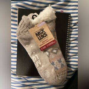 NWT Women’s Muk Luks Shortie Cabin Sock Size L/XL (8-10) w/ non slip grippers…